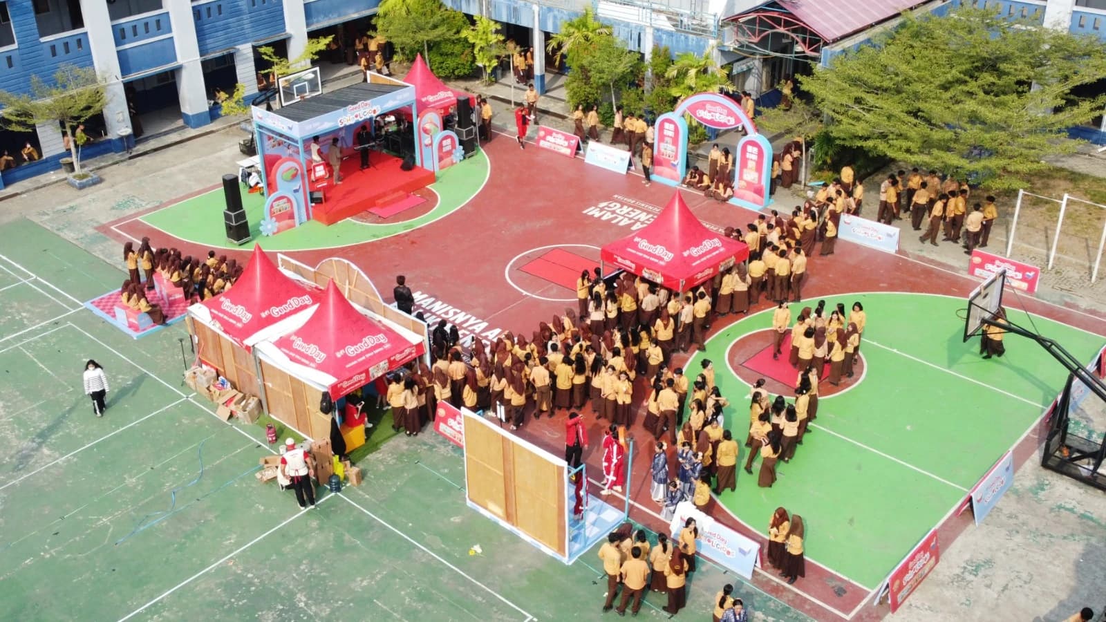 ROADSHOW GOOD DAY SCHOOLICIOUS HADIRKAN KESERUAN DI SMA NEGERI 1 SAMARINDA