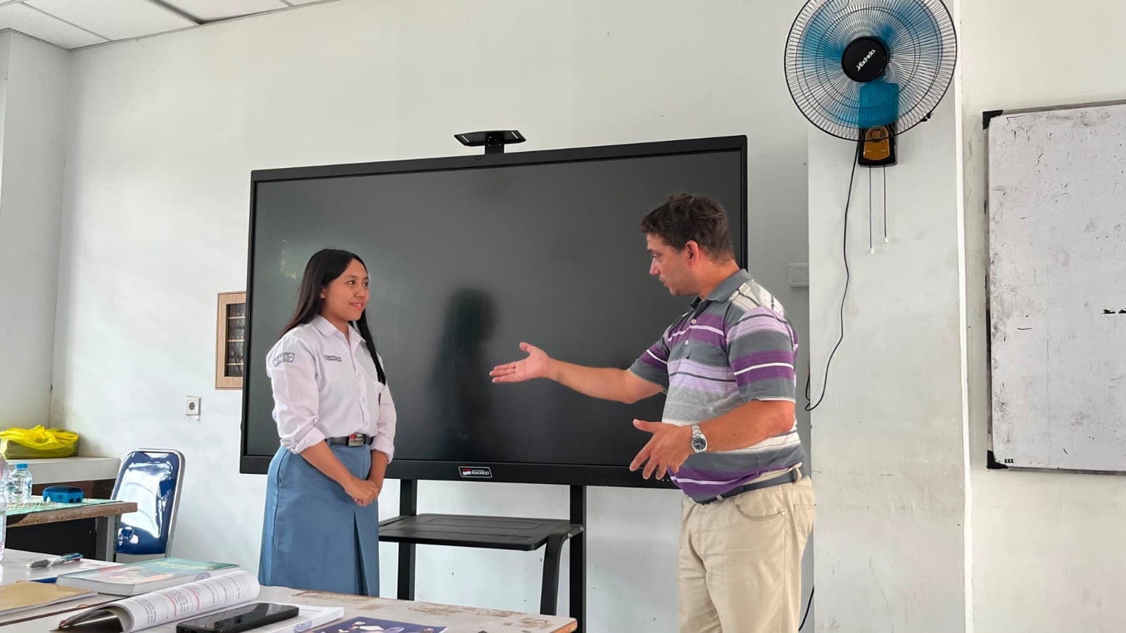 SMA Negeri 1 Samarinda Hadirkan Guest Teacher dari Belanda, Perluas Wawasan Global Murid — foto 1